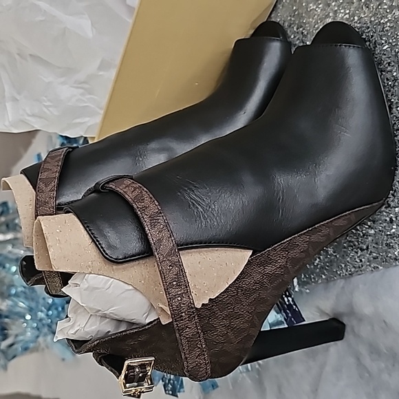 Michael Kors booties - Picture 5 of 5